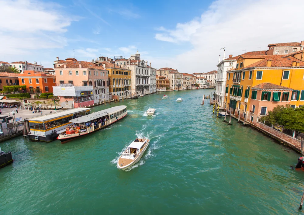 Tablou canvas: Canal Venețian cu Clădiri Colorate - Thumbnail 2