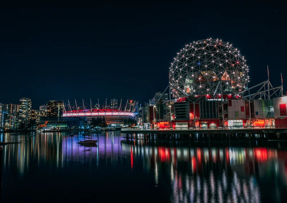 Tablou canvas: Peisaj Urban Nocturn cu Reflecții (2) - Thumbnail 2