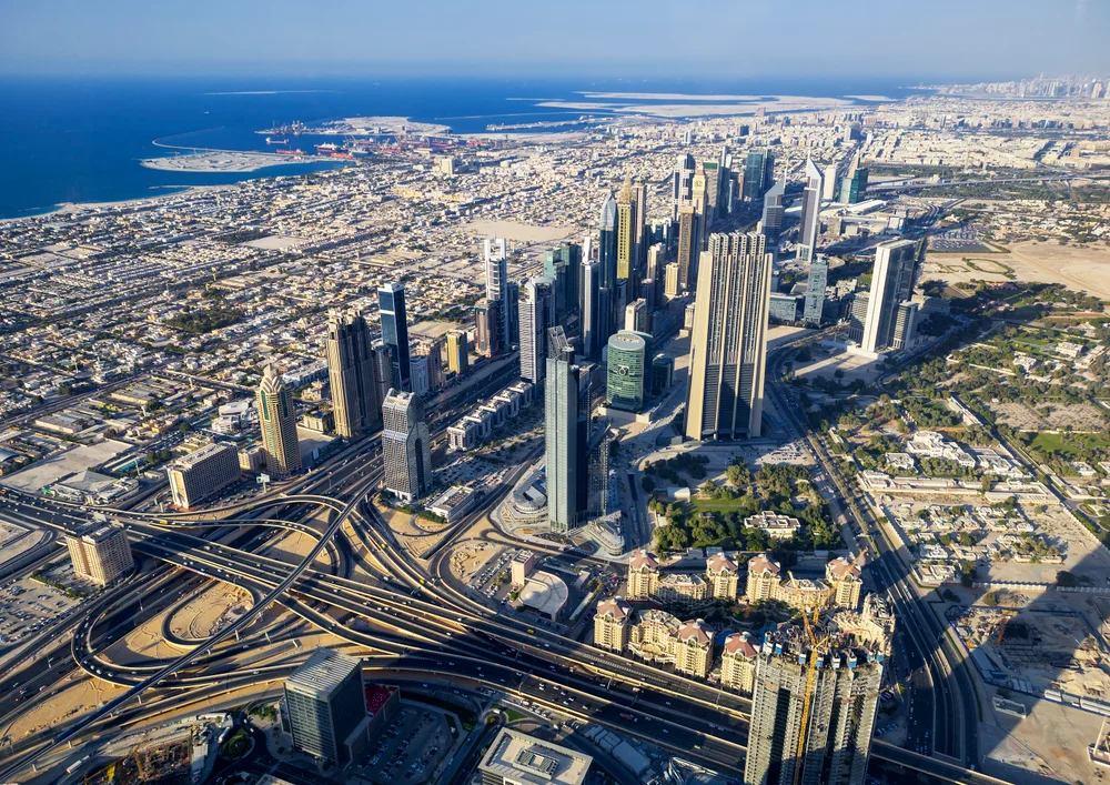 Tablou canvas: Panoramă Modernă a Orașului de Coastă - Thumbnail 2