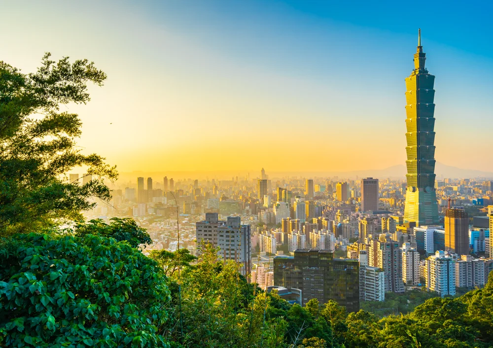 Tablou canvas: Silhouette Urbană la Apus în Taipei - Thumbnail 2