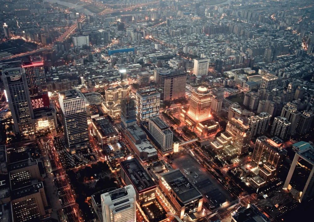 Tablou canvas: Vedere Nocturnă a Orașului Modern - Thumbnail 2