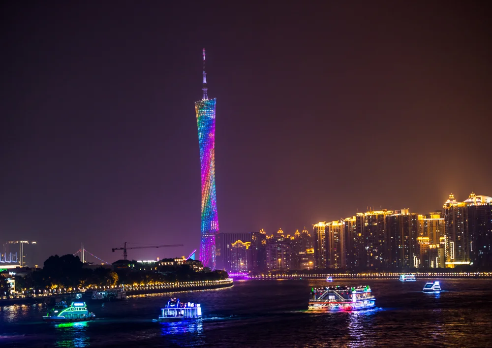 Tablou canvas: Peisaj Nocturn al Orașului Luminat - Thumbnail 2